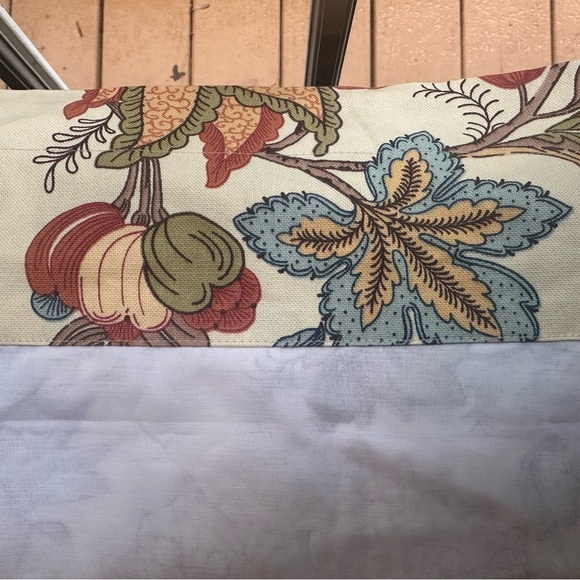 Floral Patterned valence - Picture 3 of 7